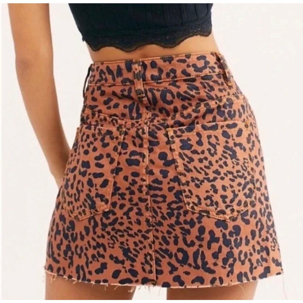 NWT Free People We The Free Zip It Up Leopard Print Denim Mini Skirt Size 28 - Picture 2 of 10
